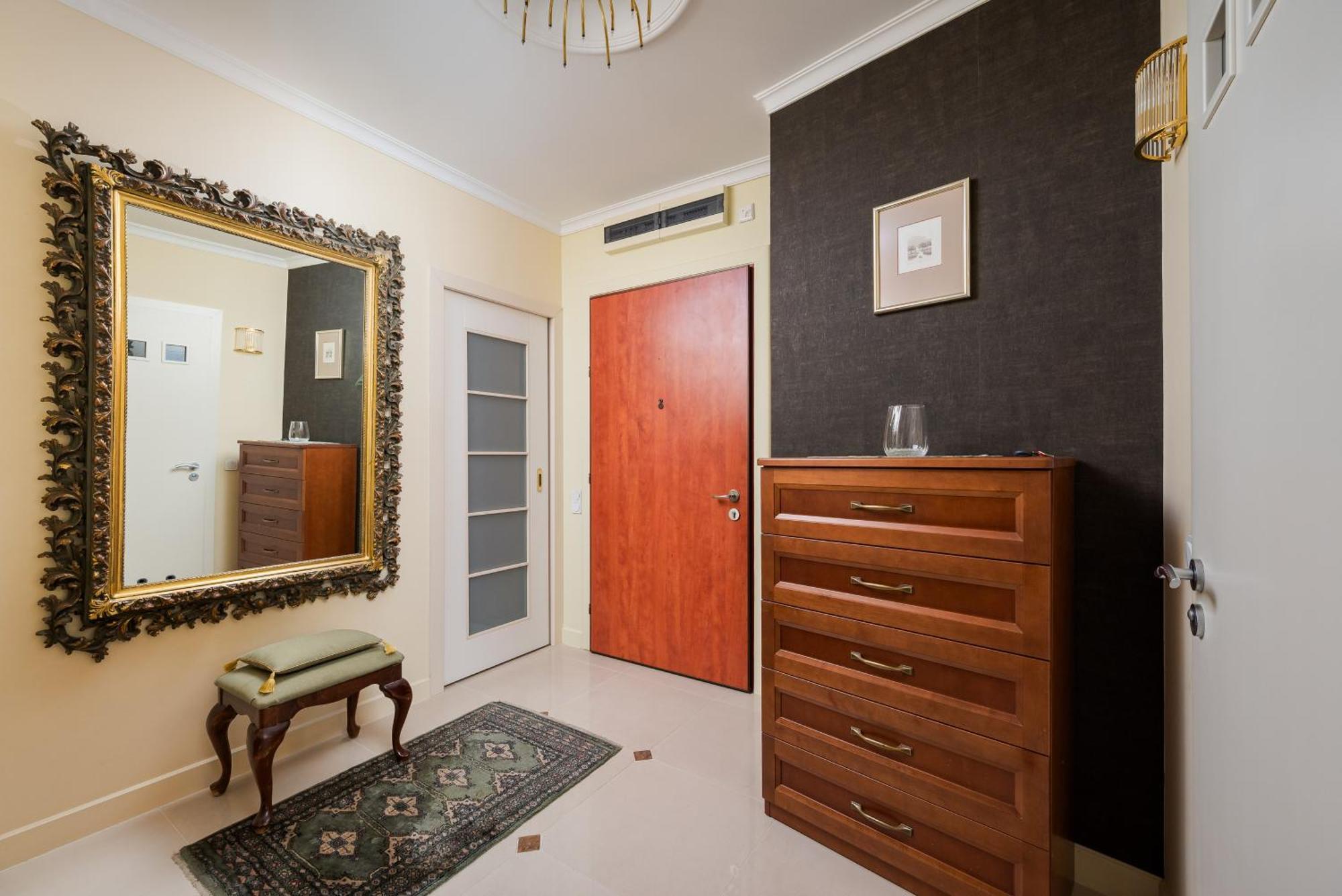 Royal Wilanow Spacious Apartment