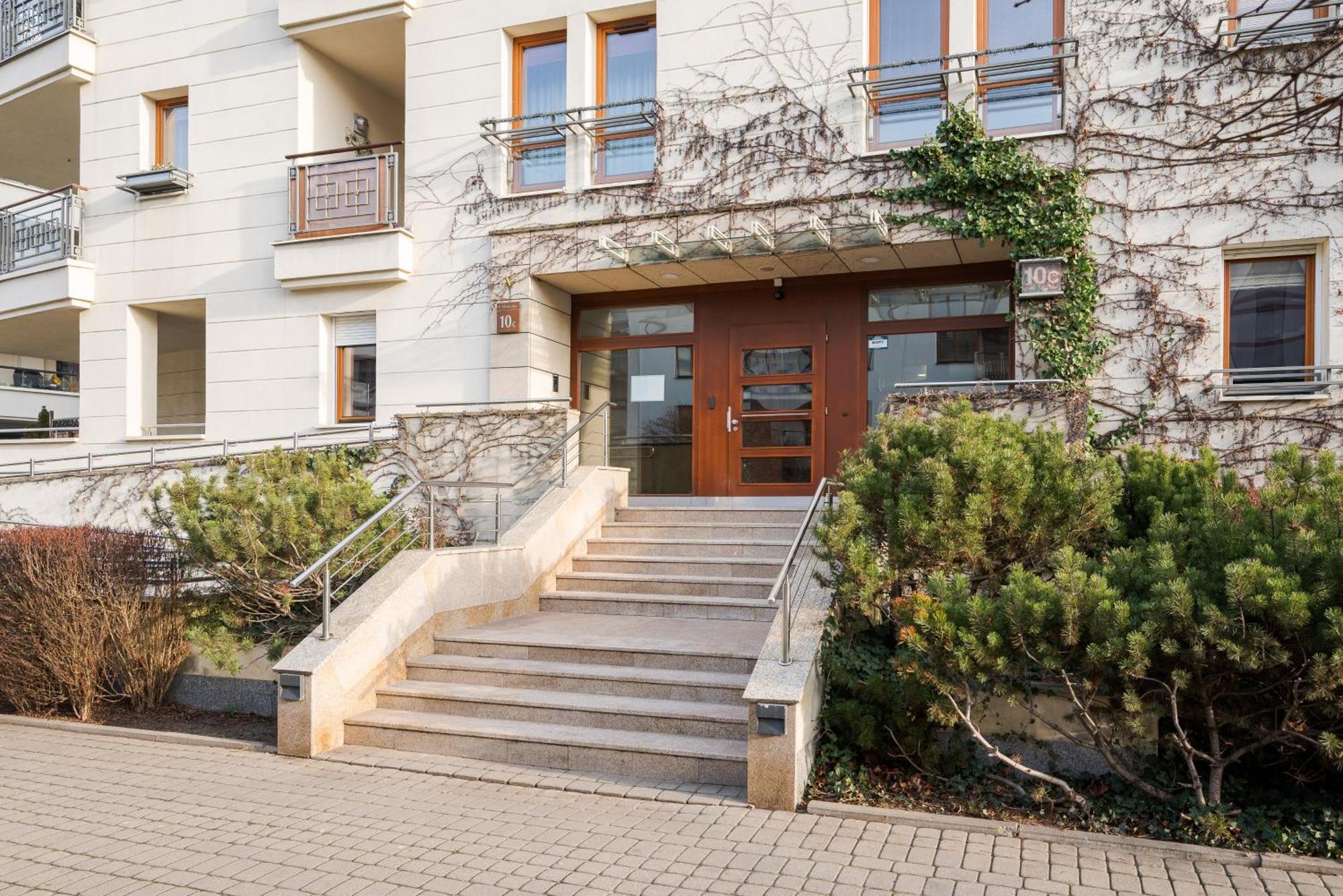 Royal Wilanow Spacious Apartment Warsaw